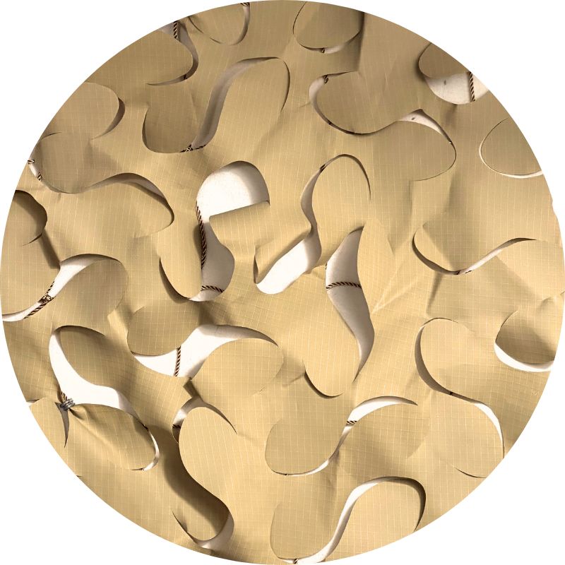 Red de camuflaje triangular color arena