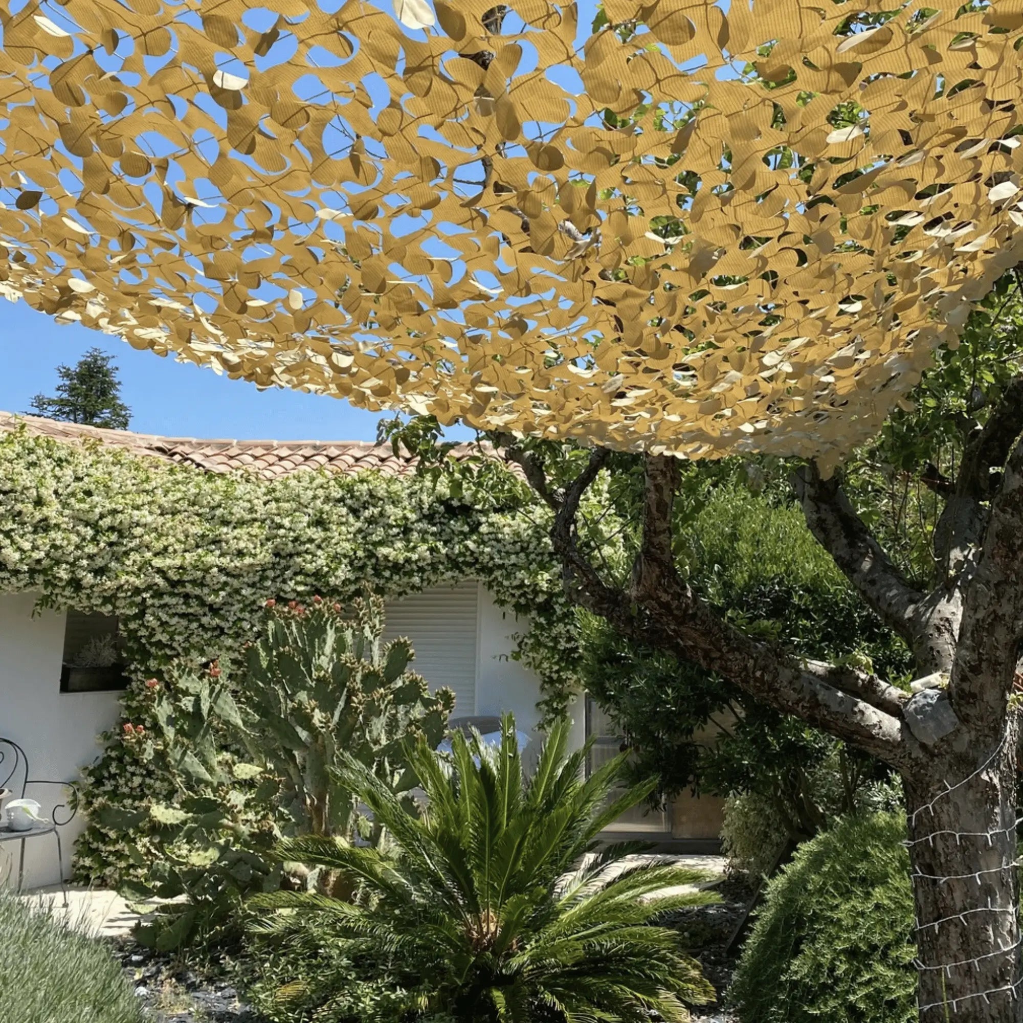 Red de camuflaje triangular beige