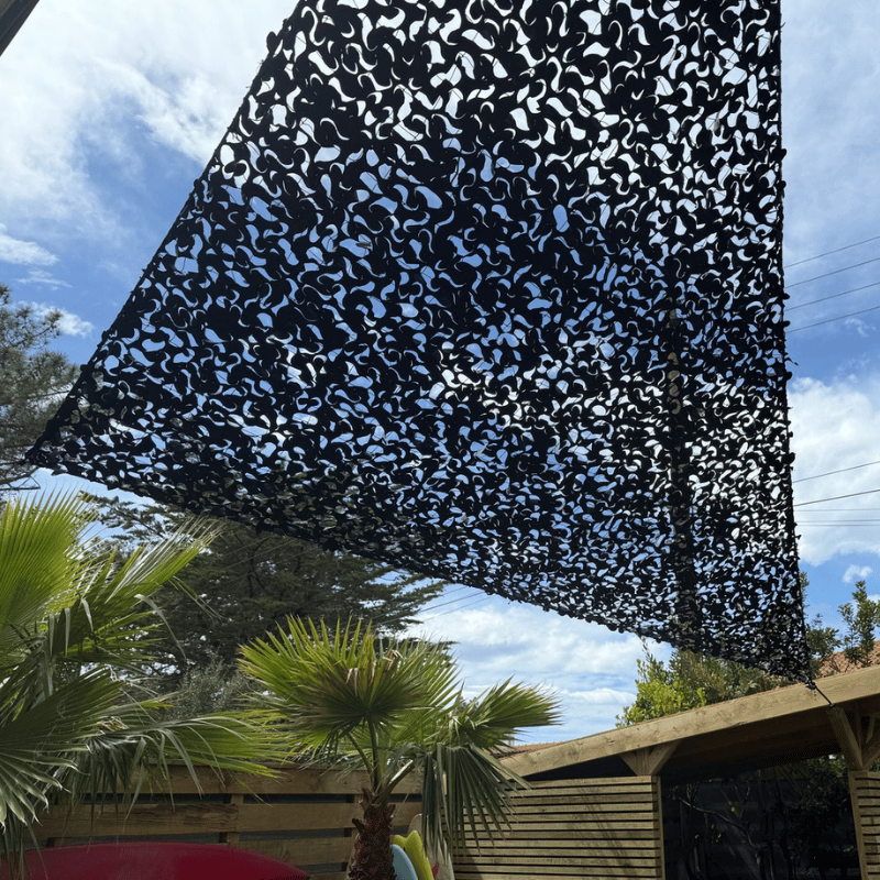 Red de camuflaje triangular negro