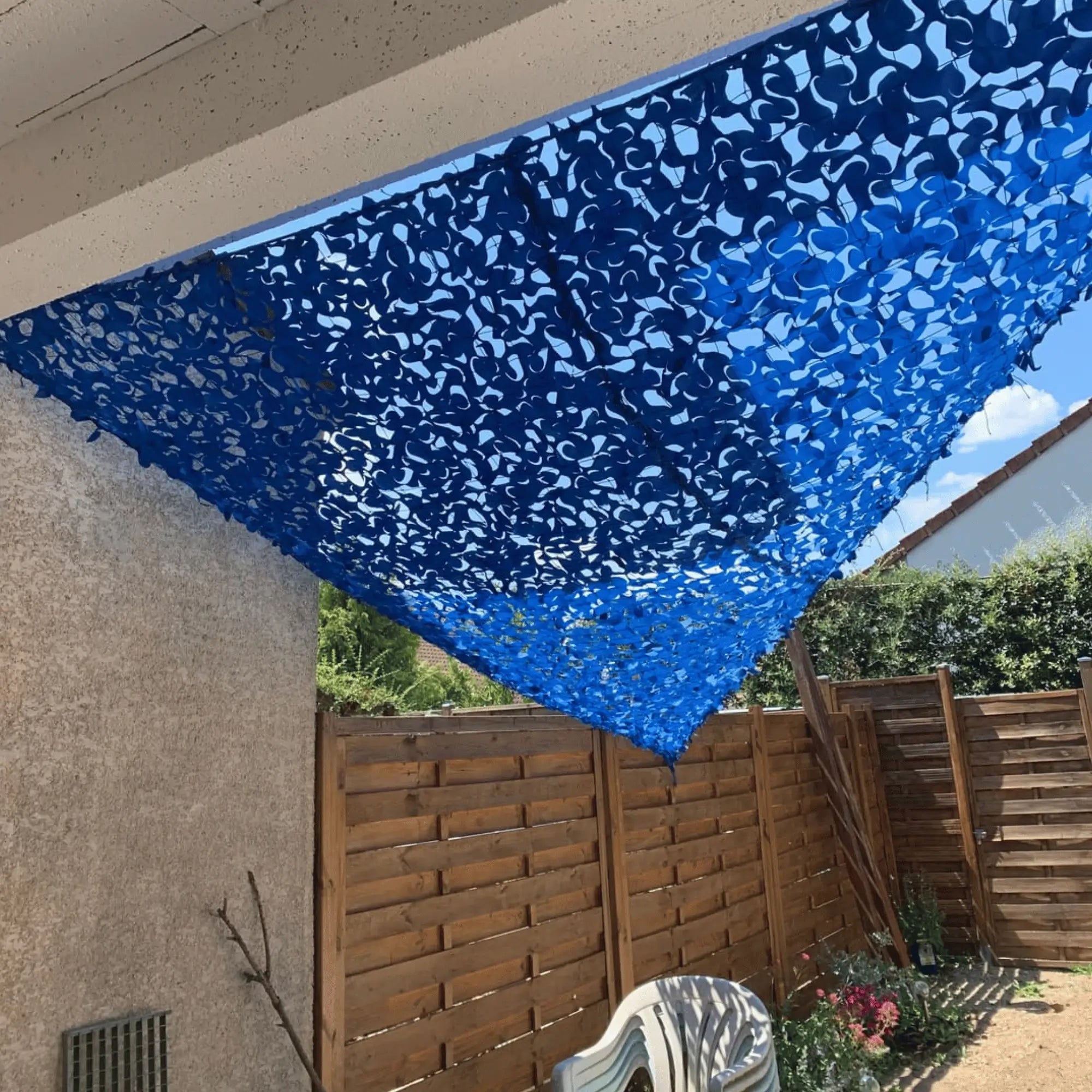 Red de camuflaje triangular azul