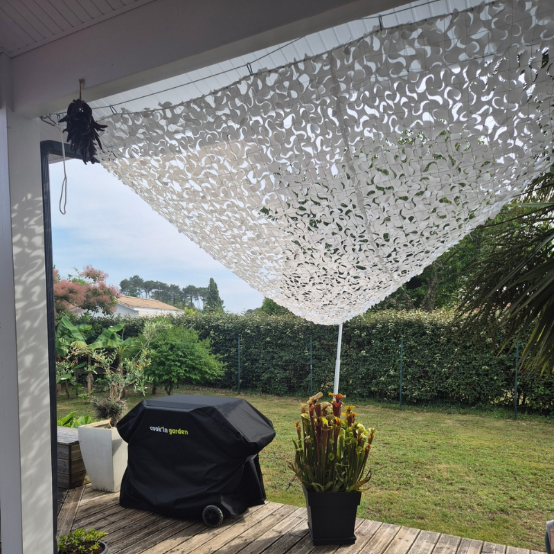 Red de camuflaje triangular blanca