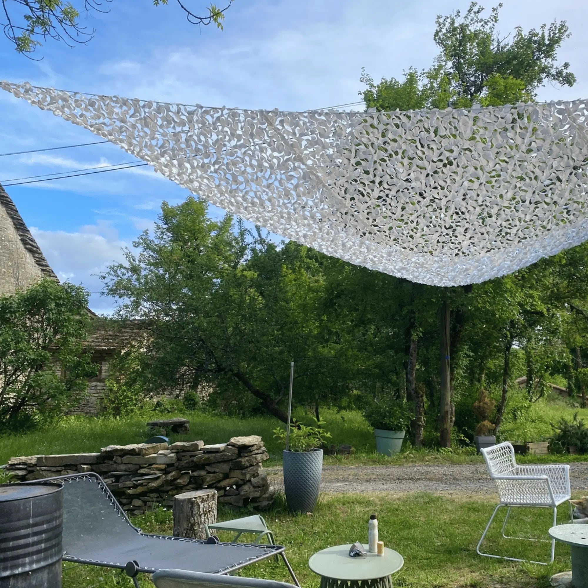 Red de camuflaje triangular blanca